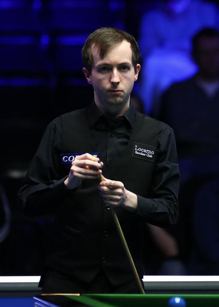 随着比赛持 随着比赛持