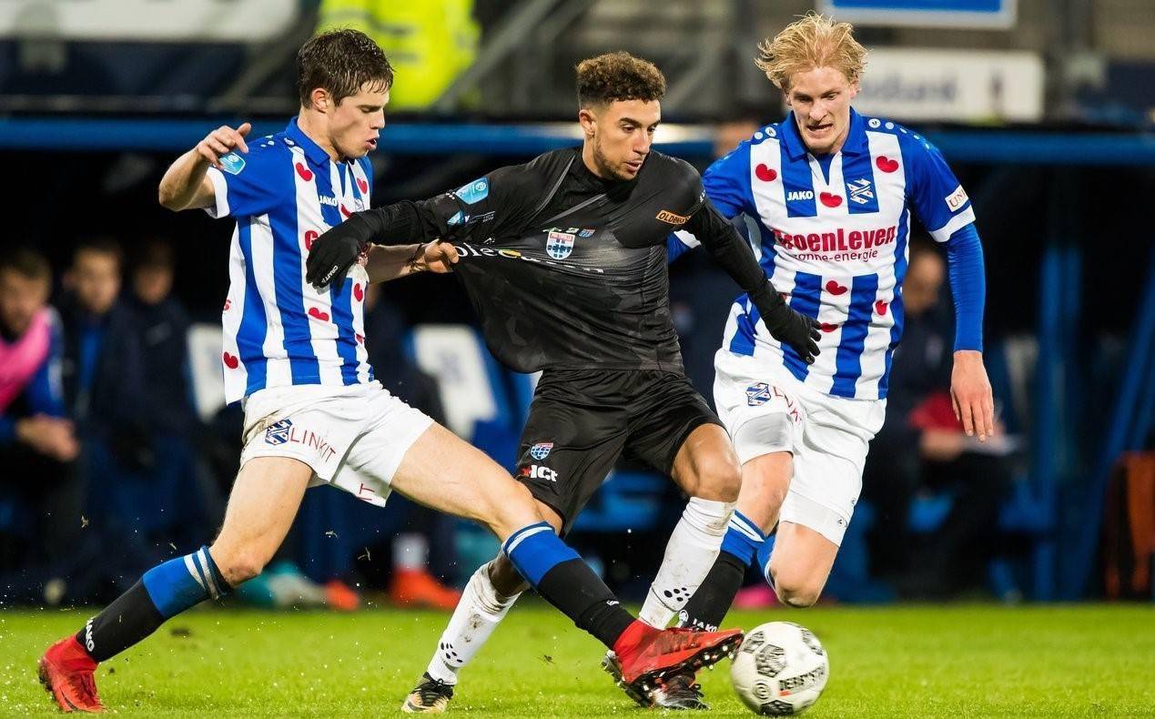 联在国际泳 联在国际泳